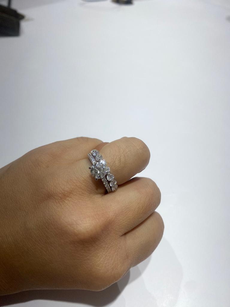 Nouvelle bague de couple en diamant de forme carrée